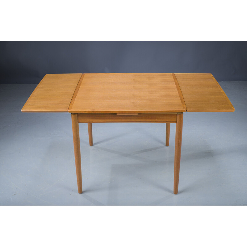 Tavolino danese vintage in teak modello 28 di Poul Hundevad per Hundevad