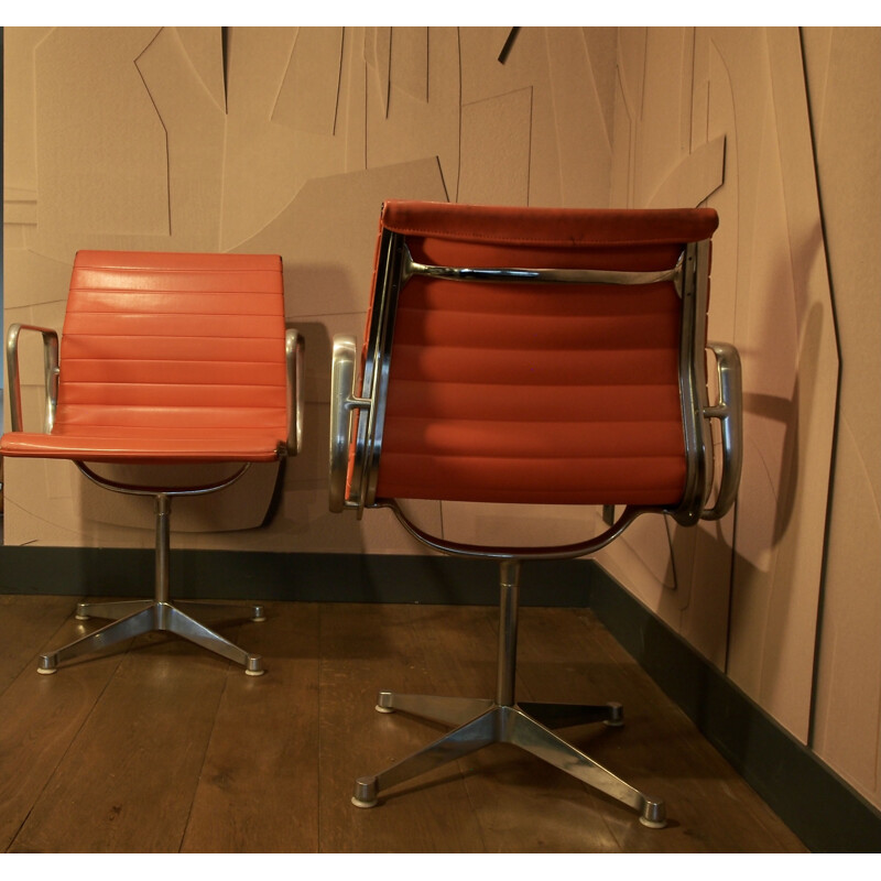 Pair of vintage armchairs by Ray & Charles Eames for Herman Miller