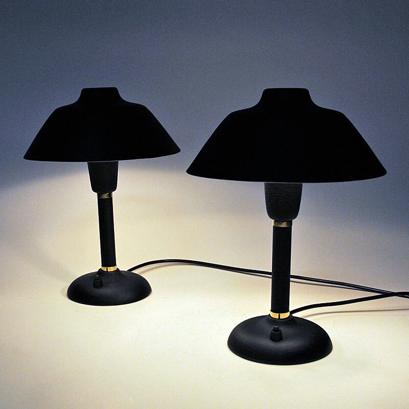 Paire de lampes de table vintage en métal noir et suédois par Gemi, 1950