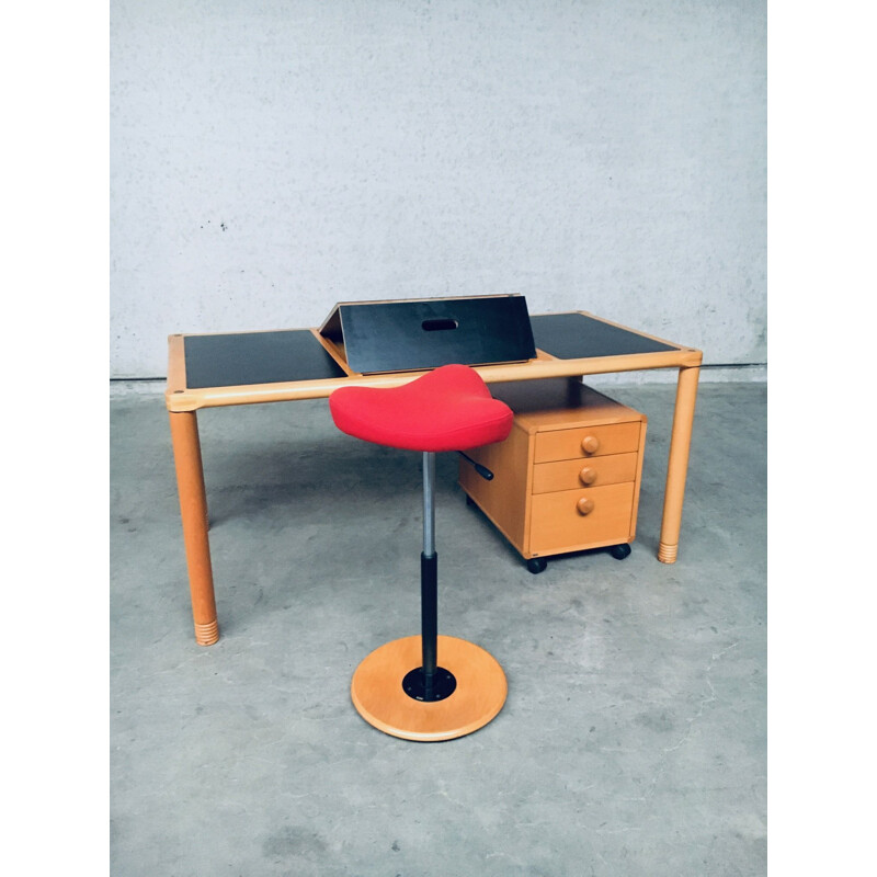 Vintage ergonomischer skandinavischer Schreibtisch und Hocker von Stokke, Norwegen 1980