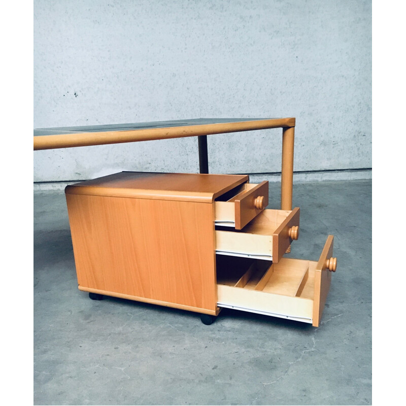 Vintage ergonomischer skandinavischer Schreibtisch und Hocker von Stokke, Norwegen 1980