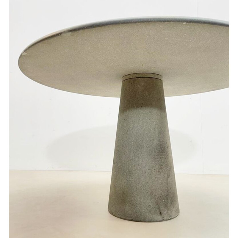 Table ronde vintage en béton, Italie 1970