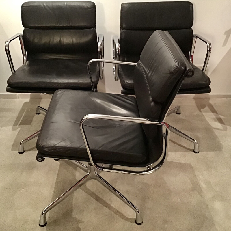 Poltrona vintage in pelle marrone Soft pad di Eames