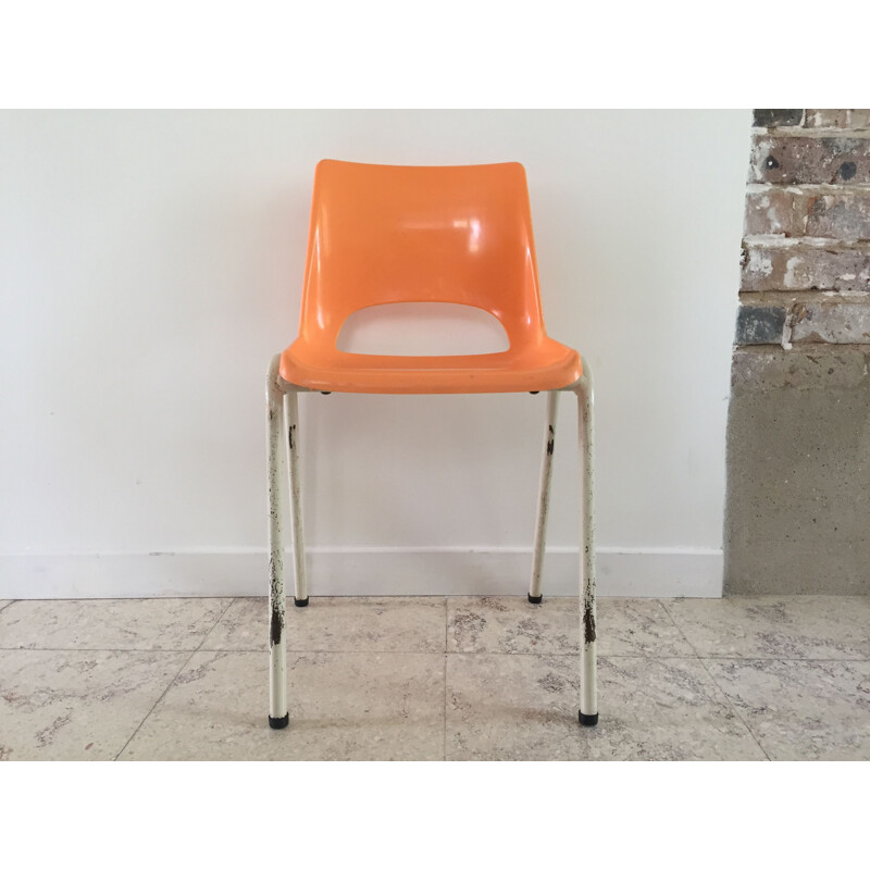 Chaise d'école vintage orange