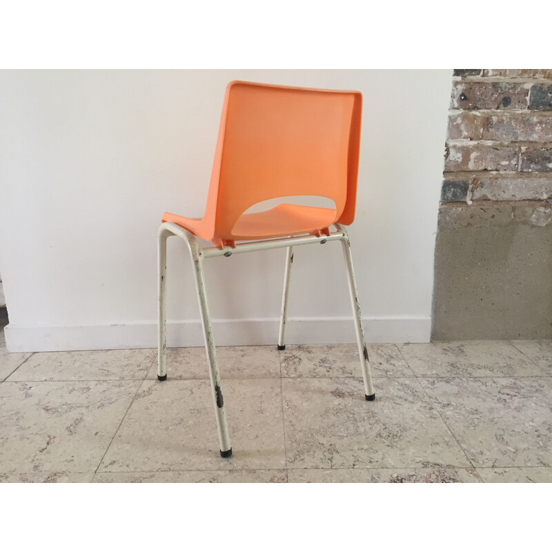 Chaise d'école vintage orange