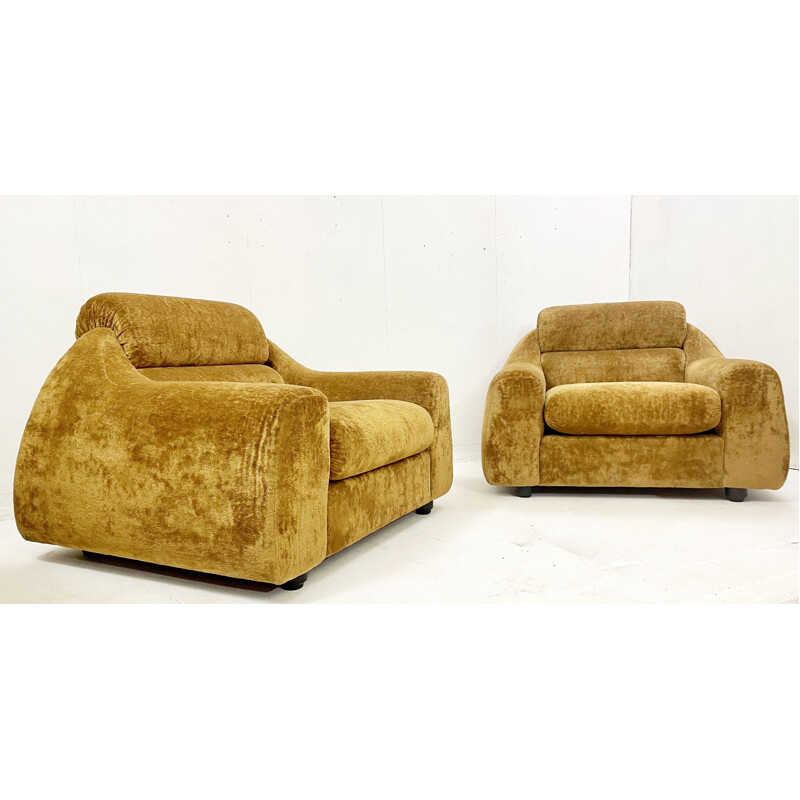 Pair of mid-century velvet armchairs, Italy 1970s