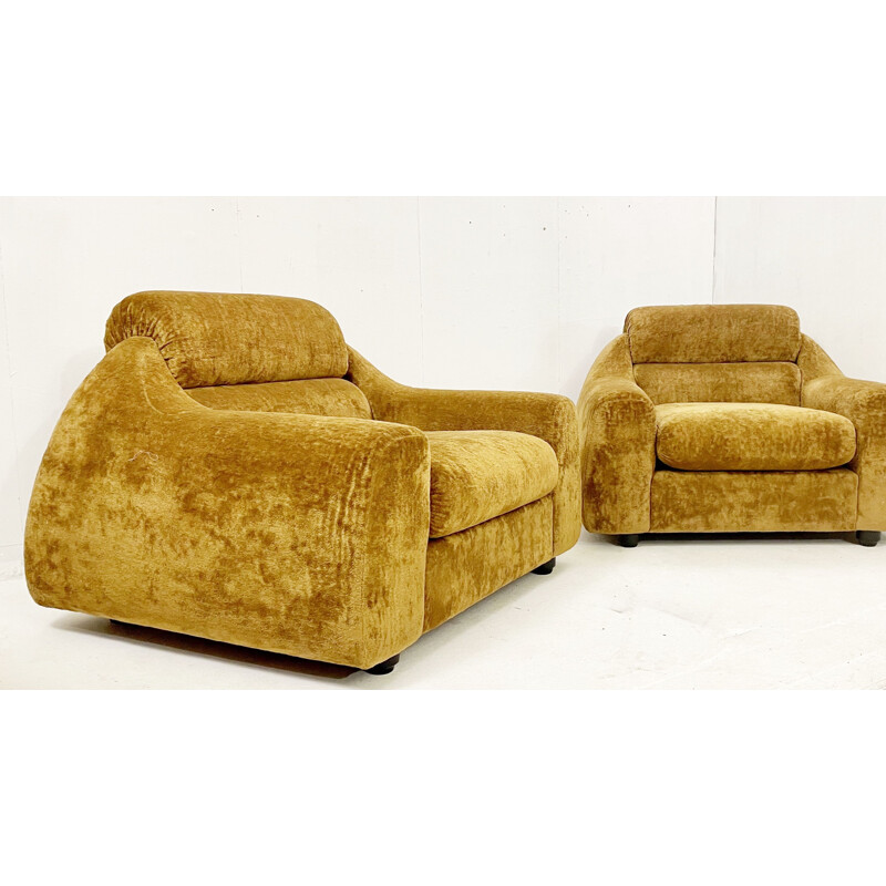 Pair of mid-century velvet armchairs, Italy 1970s