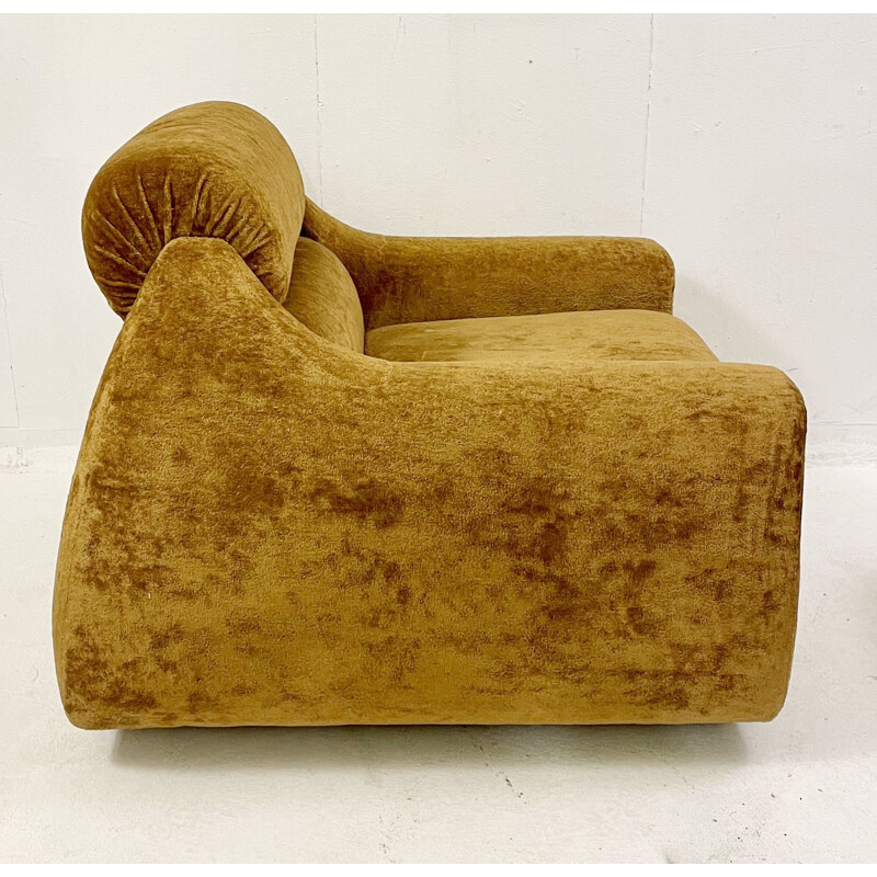 Pair of mid-century velvet armchairs, Italy 1970s