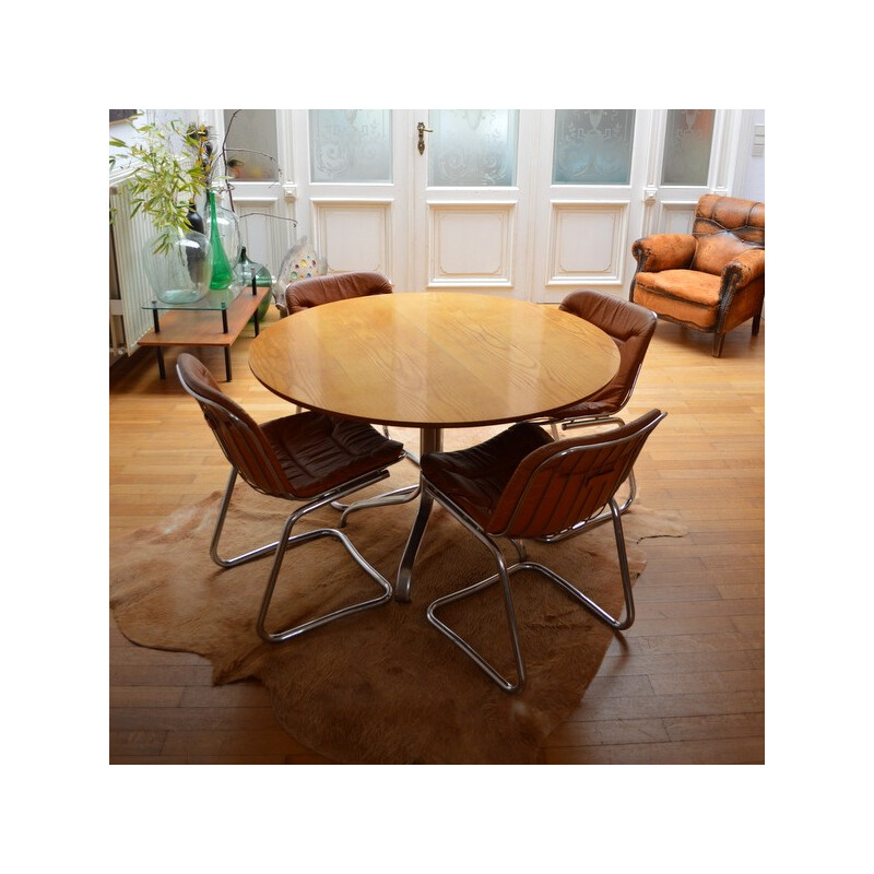 Round dining table in gilded oak - 1970s