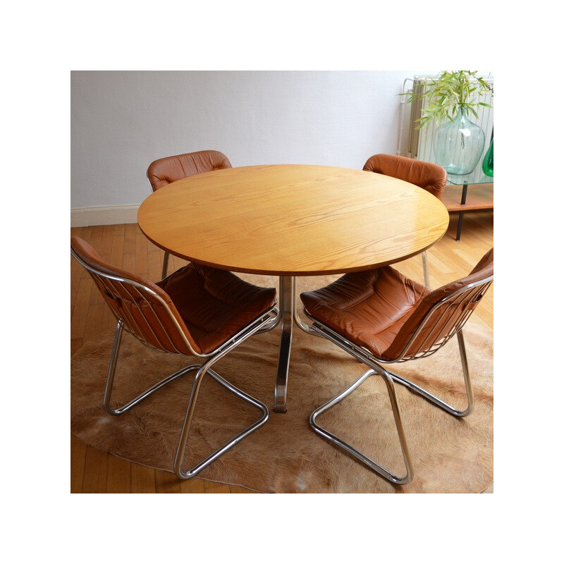 Round dining table in gilded oak - 1970s