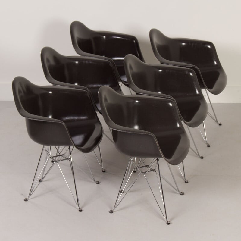 Ensemble de 6 fauteuils vintage Dar en fibre de verre par Charles Eames pour Modernica, 2000