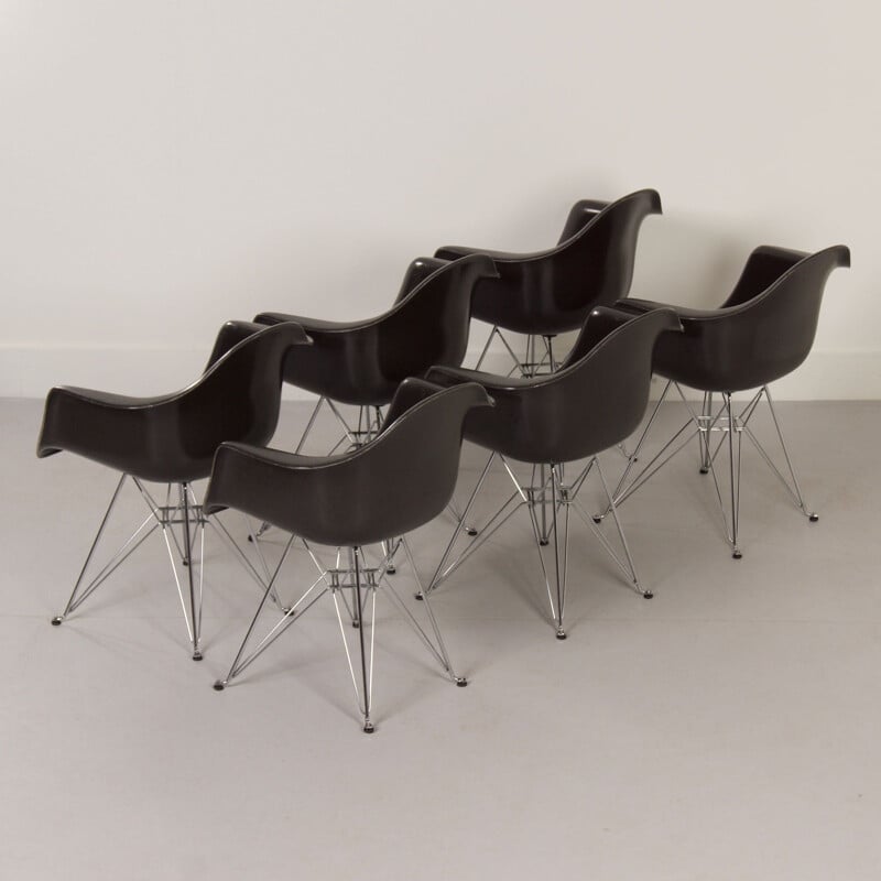 Set van 6 vintage Dar glasvezel stoelen van Charles Eames voor Modernica, 2000