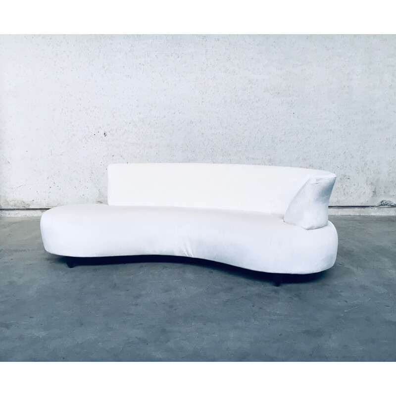 Vintage serpentine sofa in white velvet , 1970s