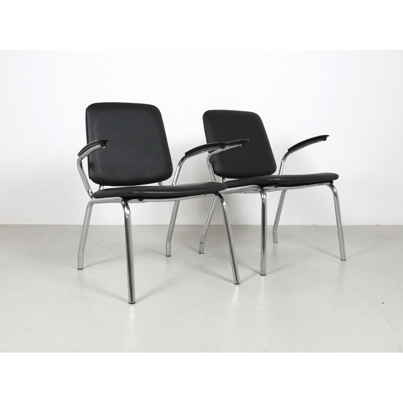 Paar Gispen fauteuils in staal en zwart kunstleer, Martin DE WIT - 1960