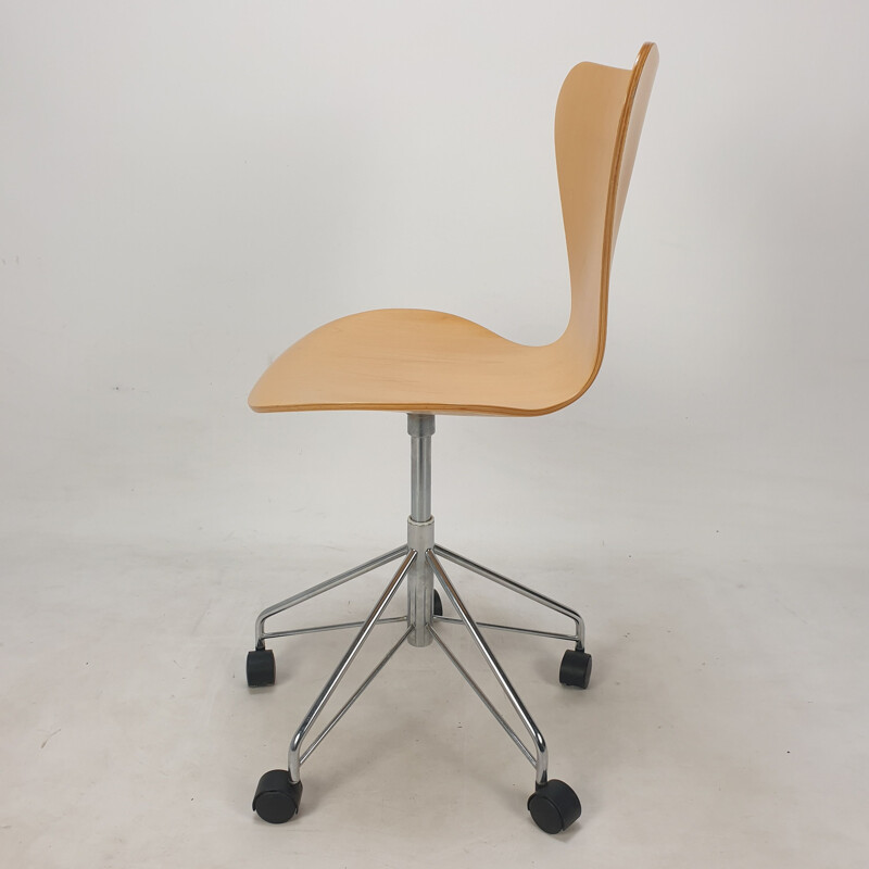 Vintage office swivel chair model 3117  by Arne Jacobsen for Fritz Hansen, 1994s