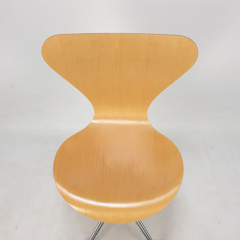 Cadeira giratória Vintage modelo 3117 por Arne Jacobsen para Fritz Hansen, 1994s