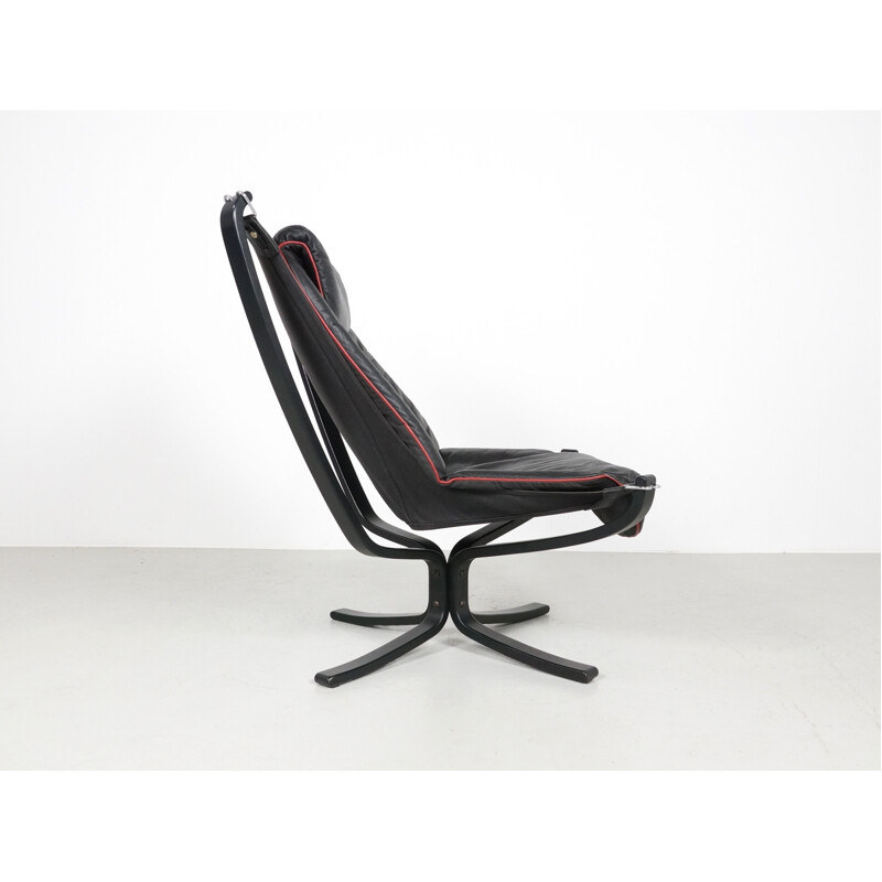 Paire de fauteuils "Falcon" Vatne Møbler en cuir noir et bois, Sigurd RESELL - 1970