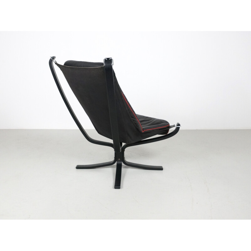 Paire de fauteuils "Falcon" Vatne Møbler en cuir noir et bois, Sigurd RESELL - 1970