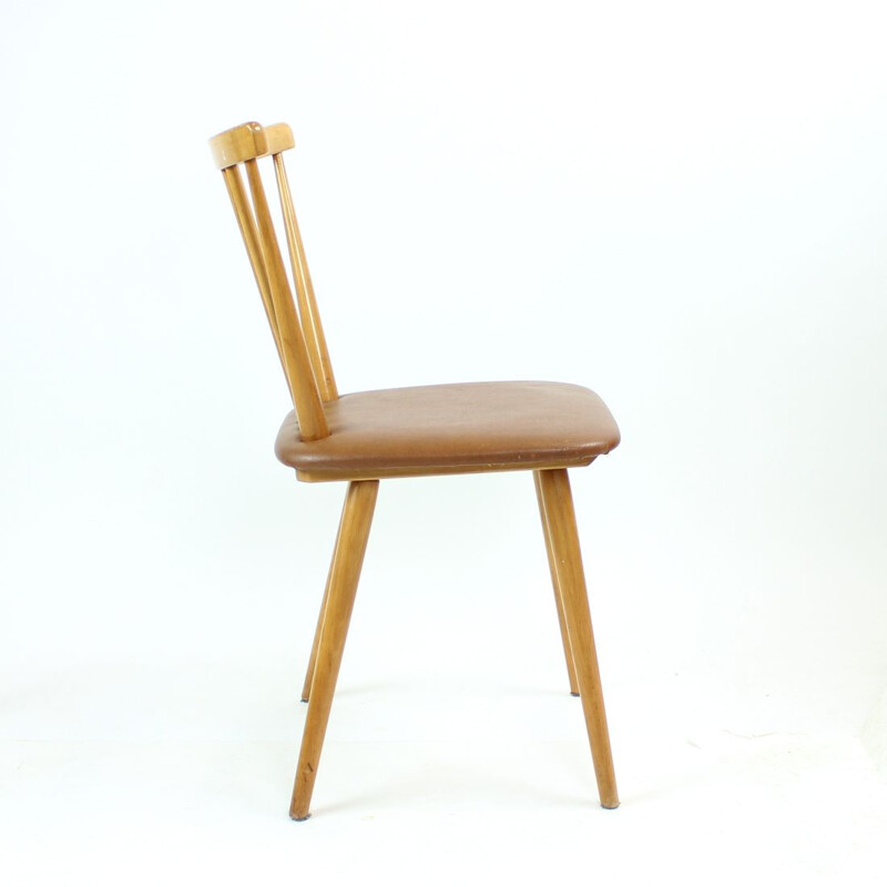 Vintage eiken en kunstleren stoel, Tsjechoslowakije 1960