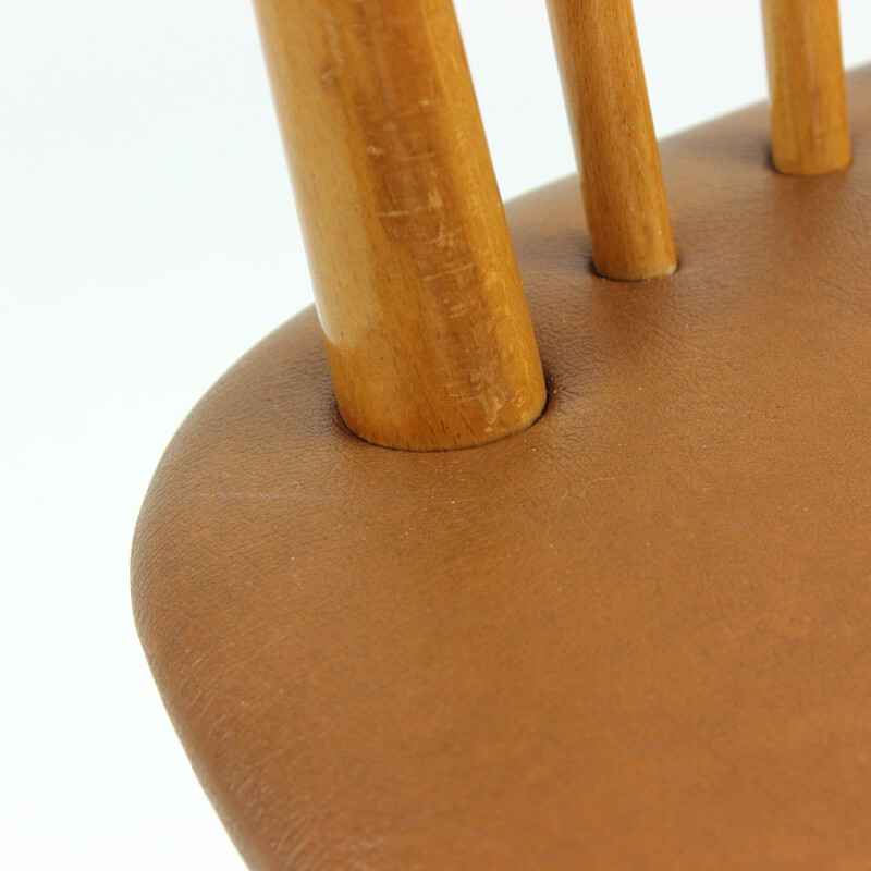 Chaise vintage en bois de chêne et simili cuir, Tchécoslovaquie 1960