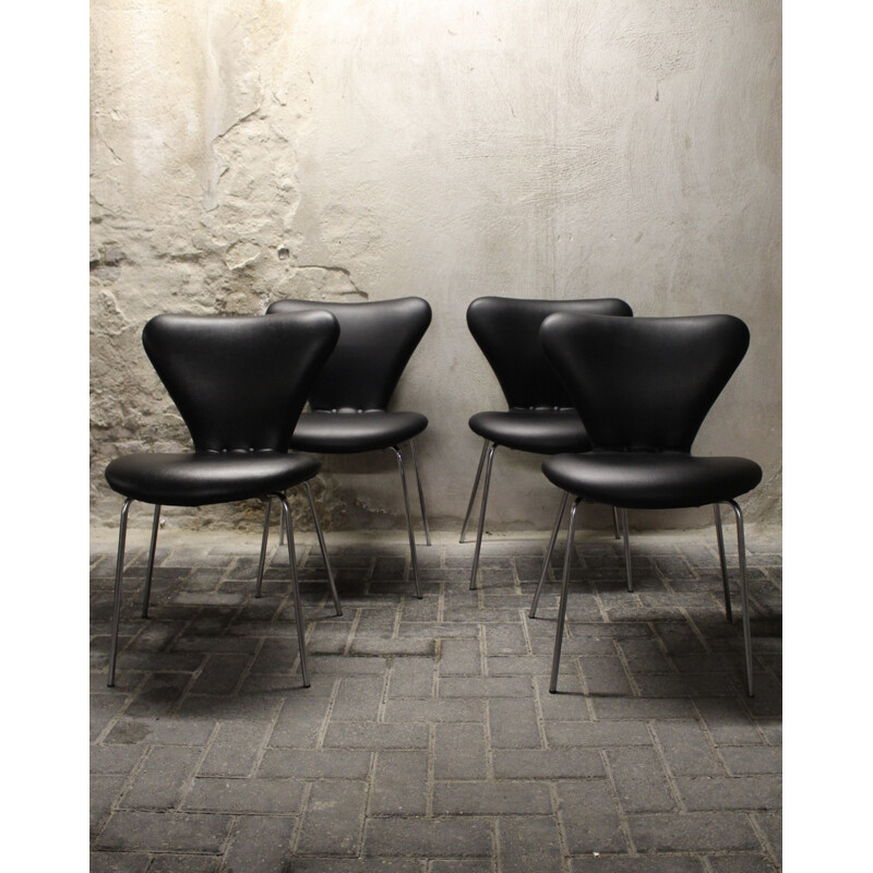 Set of 4 Fritz Hansen "Butterfly" chairs in black leahterette, Arne JACOBSEN - 1960s