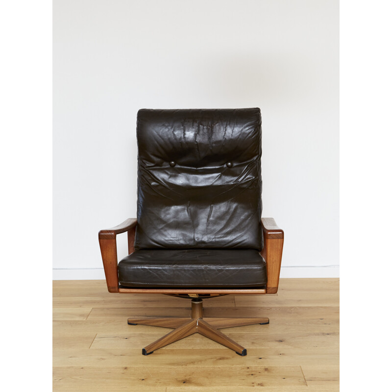 Vintage swivel armchair by Arne Wahl Iversen for Komfort