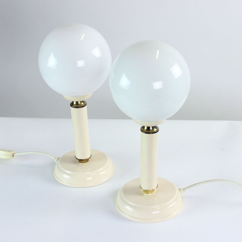 Paire de lampes vintage en verre opalin, Tchécoslovaquie 1970