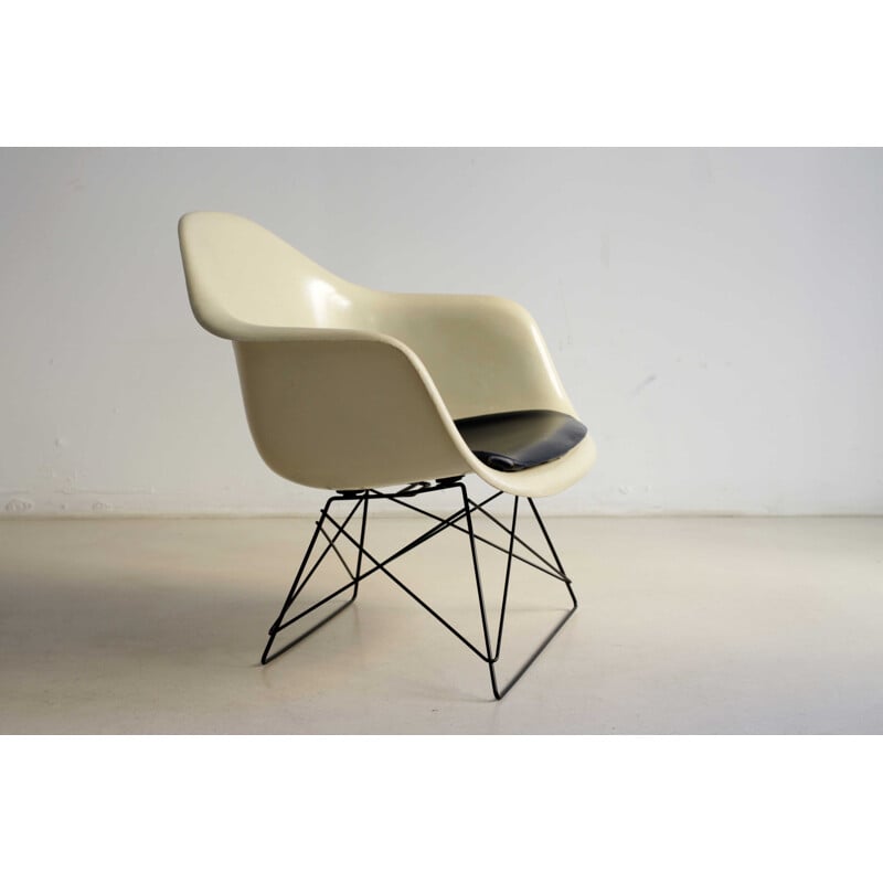 Fauteuil Herman Miller en fibre de verre beige, Charles Eames - 1960