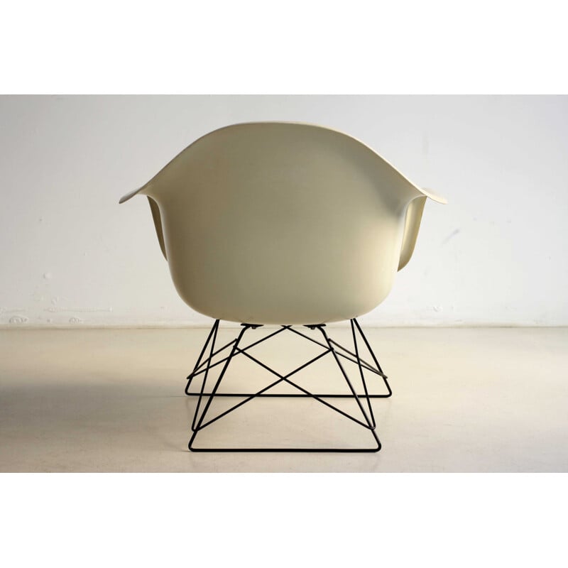 Herman Miller armchair in beige fiberglass, Charles Eames - 1960s