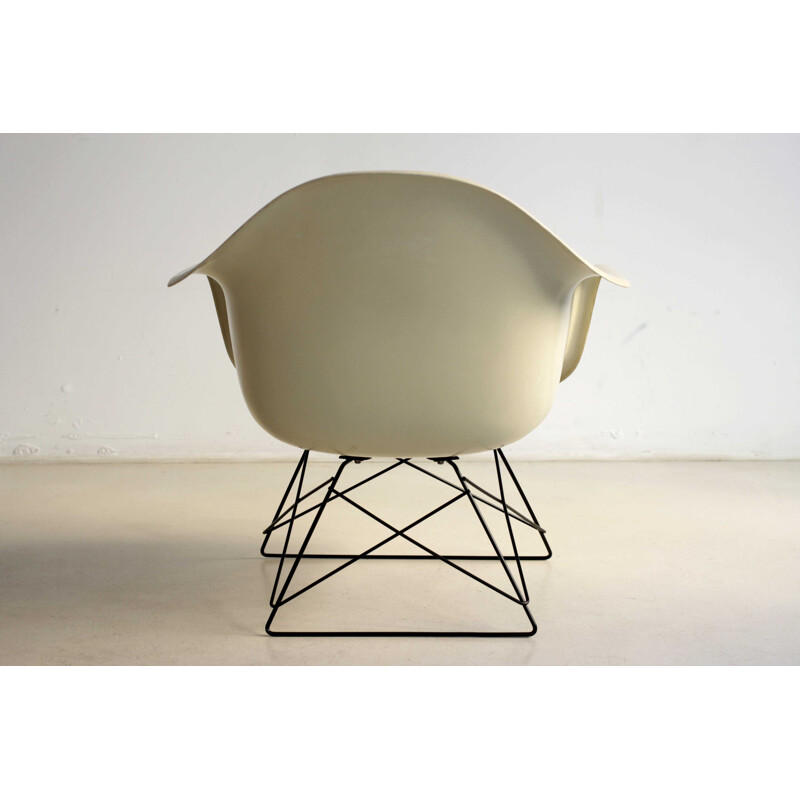 Herman Miller armchair in beige fiberglass, Charles Eames - 1960s