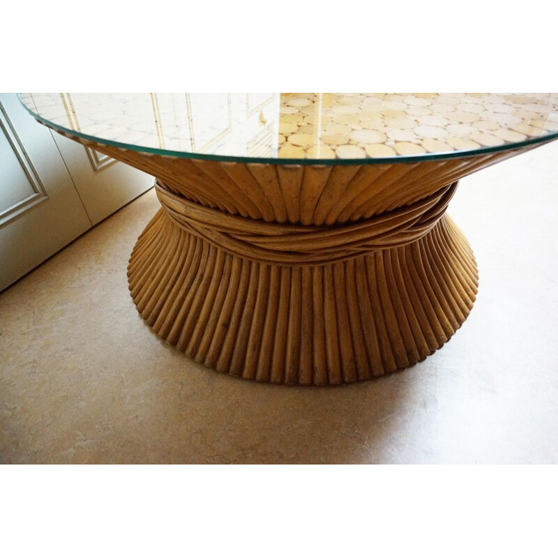 Table basse vintage gerbe de blé en bambou ronde et plateau en verre par McGuire, 1970