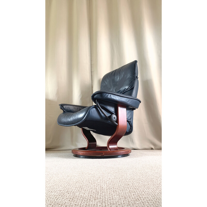 Vintage verstelbare lederen fauteuil en voetenbank van Ekornes Stressless, 1980