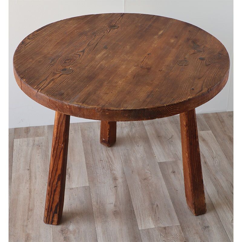 Dreibeiniger Tisch im brutalistischen Vintage-Stil aus Massivholz, 1950