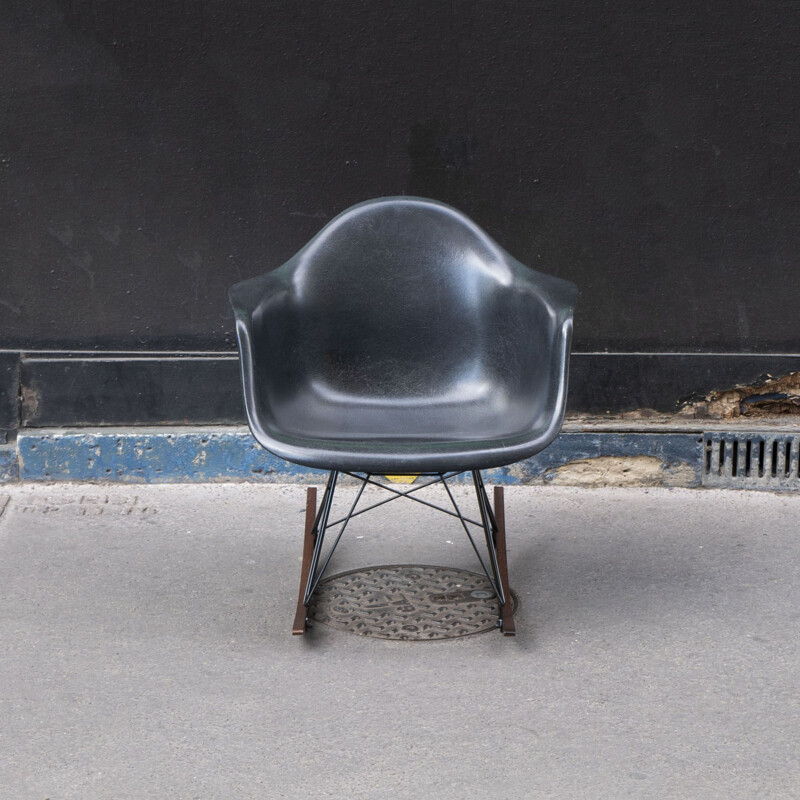 Elephant Grey" vintage schommelstoel van Charles en Ray Eames voor Herman Miller, 1970
