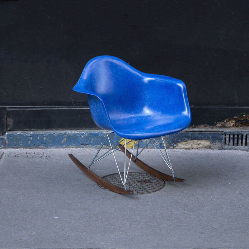 Vintage ultramarijn blauwe schommelstoel van Charles