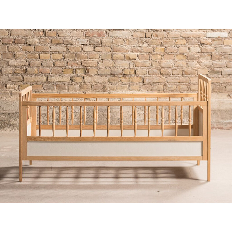Vintage baby bed in solid beechwood and natural wax