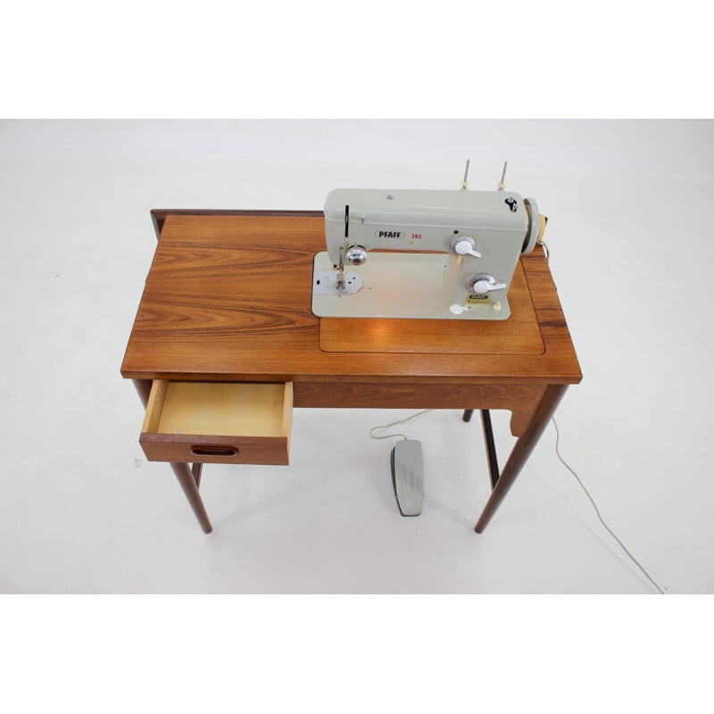 Table à coudre vintage en teck avec machine à coudre intégrée, Danemark 1960