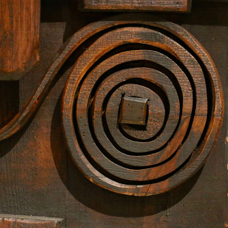 Panel vintage tallado en madera oscura, Italia 1979