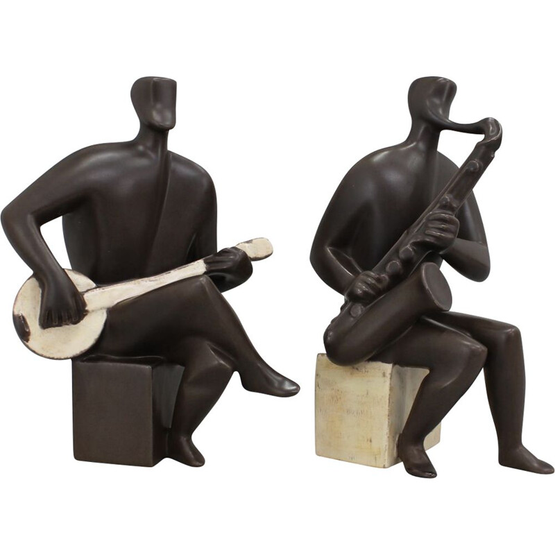 Ein Paar Vintage-Keramikfiguren, die Musiker darstellen, Tschechoslowakei 1970