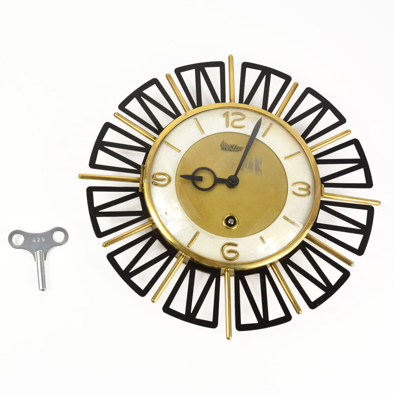 Horloge murale vintage mécanique en métal et en verre de Müller, Allemagne 1960