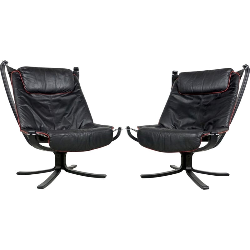 Pair of Vatne Møbler "Falcon" easy chairs in black leather, Sigurd RESELL - 1970s