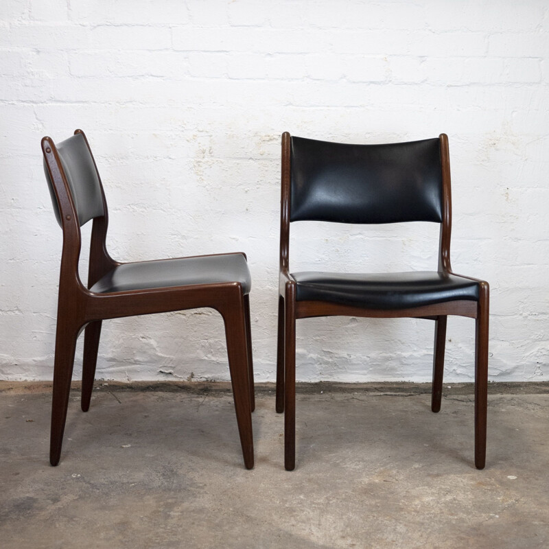 Set of 4 vintage dining chairs in teak and black vinyl by Johannes Andersen for Uldum Møbelfabrik, 1960s