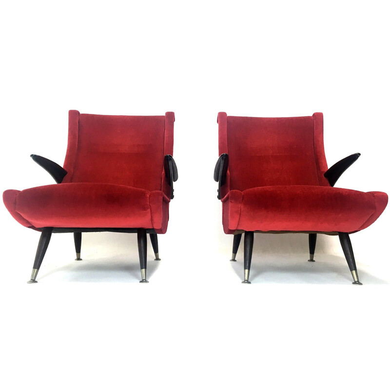 Paire de fauteuils italiens en velours rouge et noyer - 1950