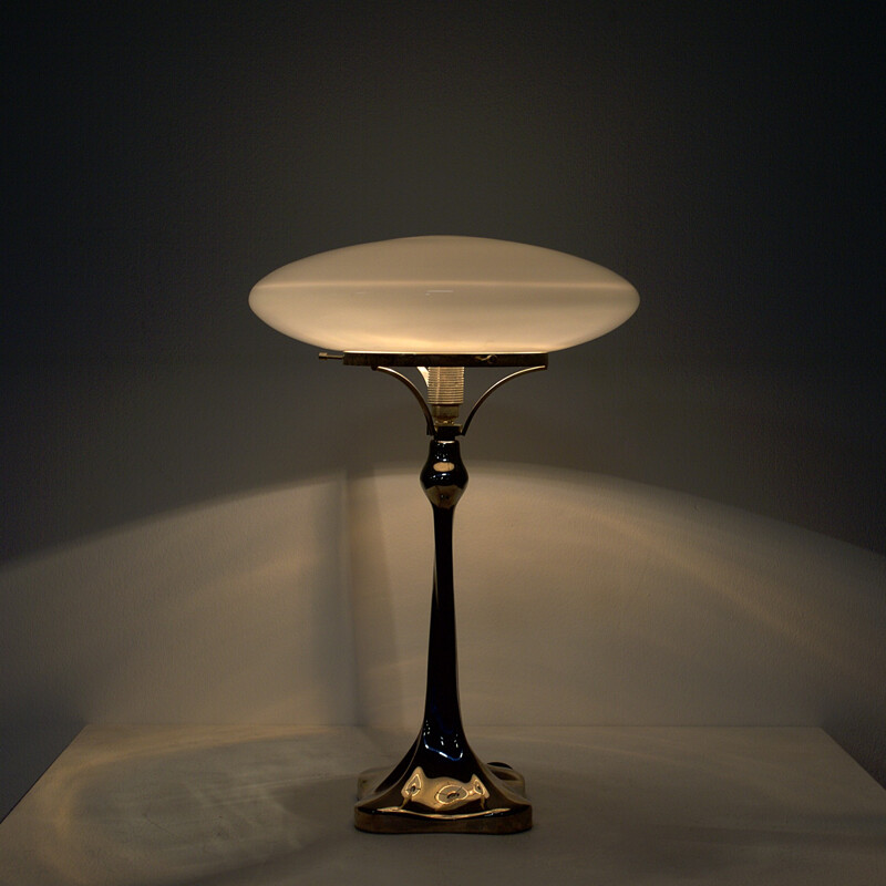Lampe de table vintage en métal chromé et verre opalin - 1970