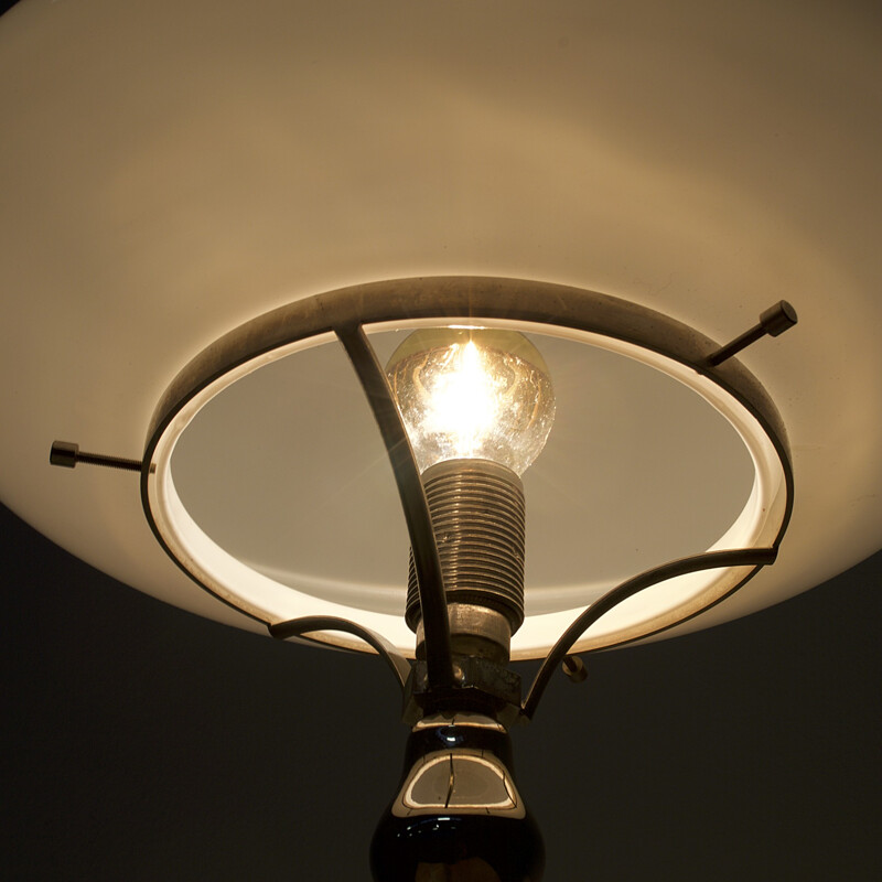 Mid century white glass table lamp in chromed metal - 1970s