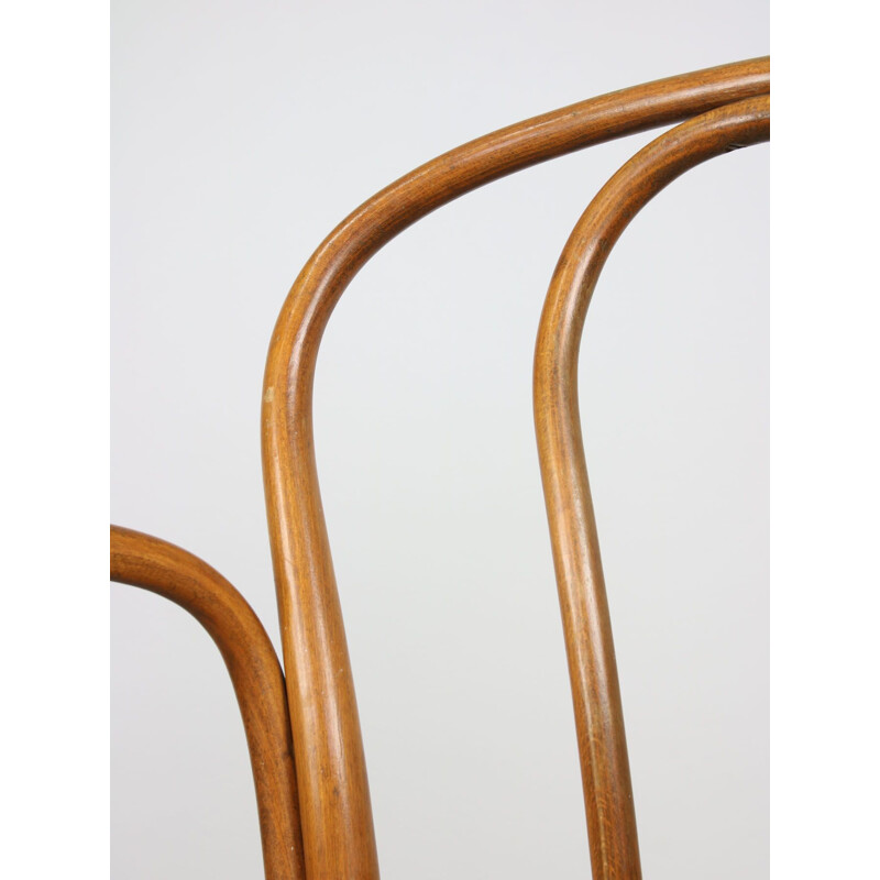 Ampia sedia vintage n. 218 di Michael Thonet