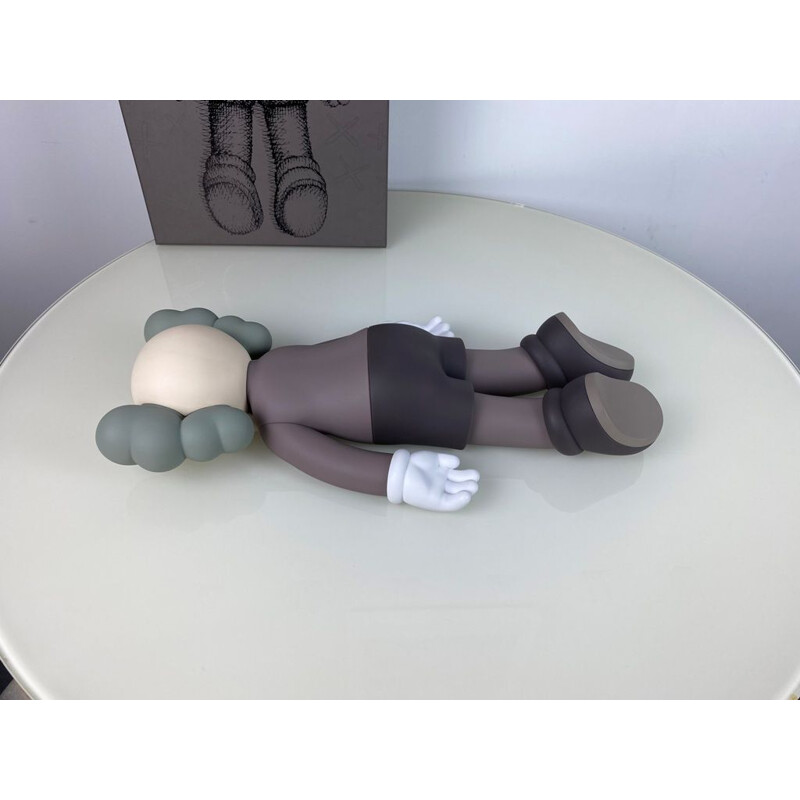 Coppia di figure vintage Kaws Companion di colore marrone, 2020