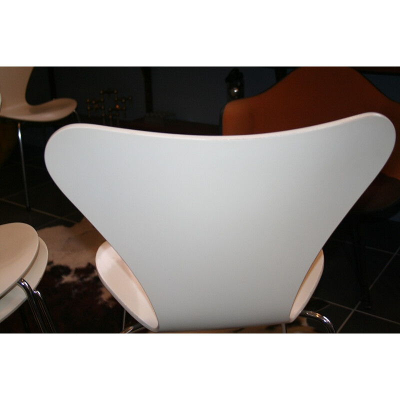 White "Serie7" chair, Arne JACOBSEN - 1980s