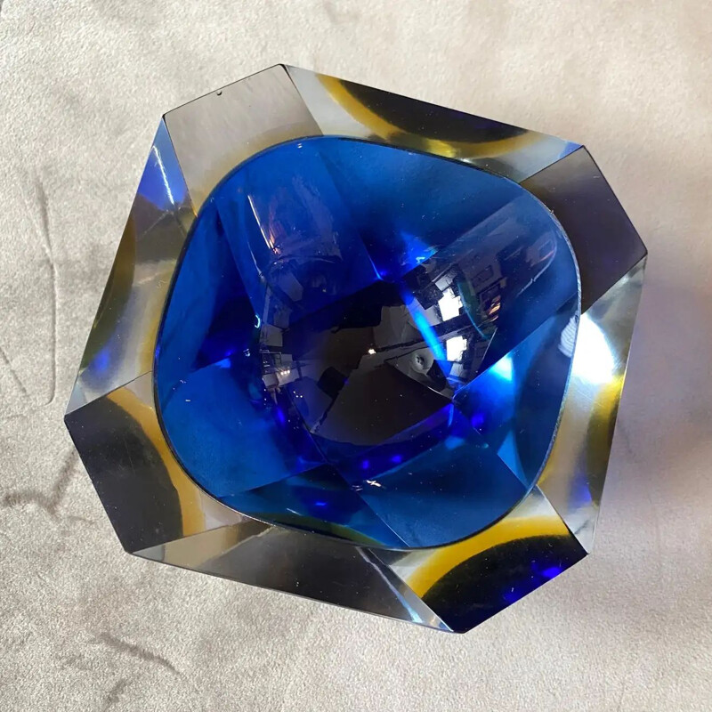 Vintage murano glass ashtray with blue and yellow sommerso facets by Seguso, 1970