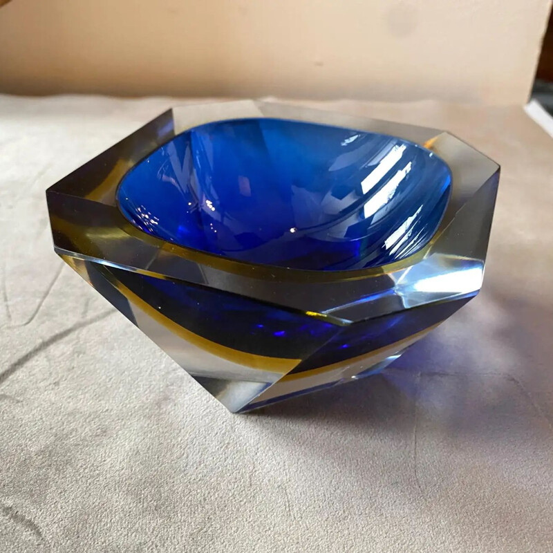 Cenicero vintage en cristal de murano facetado sommerso azul y amarillo de Seguso, 1970
